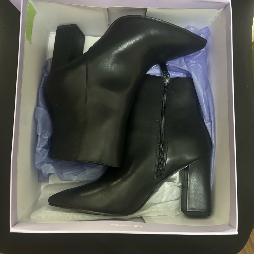 Madden girl booties NEW